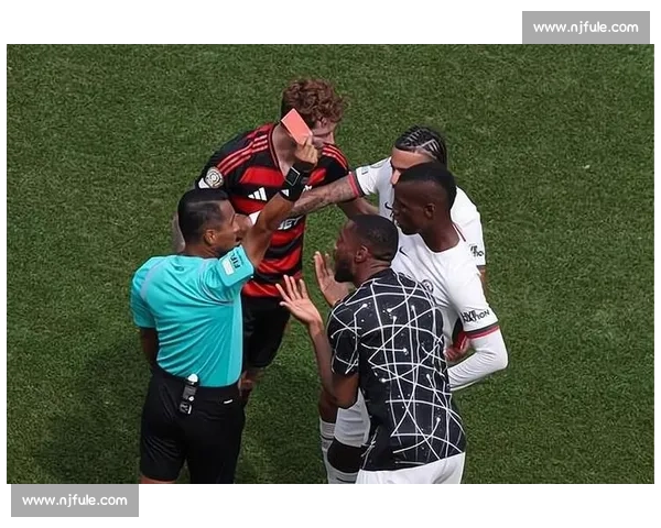 世俱杯震撼回放:裁判视角直击杰克逊助攻内托破门! 世俱杯震撼回放:裁判视角直击杰克逊助攻内托破门!