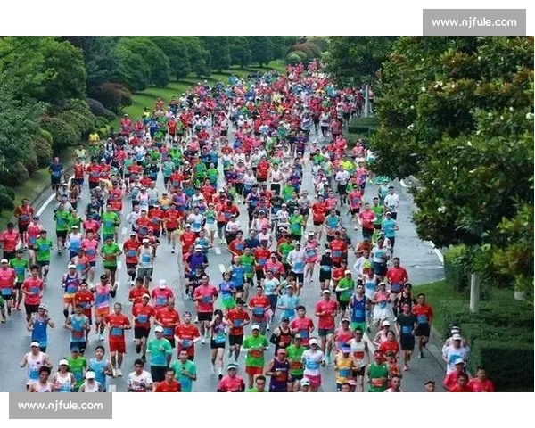 3.5 万跑者激战贵阳 “英雄十八坡” 19℃清凉天气助力创纪录